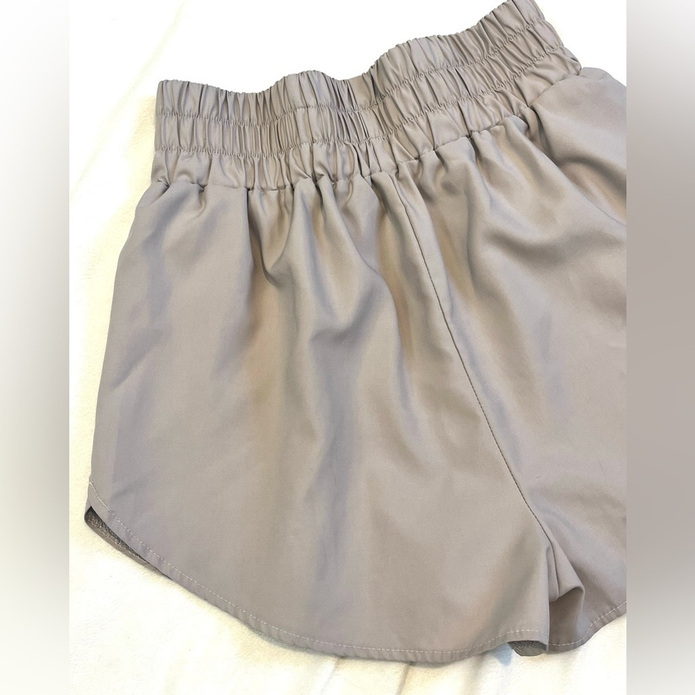 SHEIN Women’s Gray Wide Elastic Waist Polyester Blend Running Shorts Sz S - Picture 11 of 13